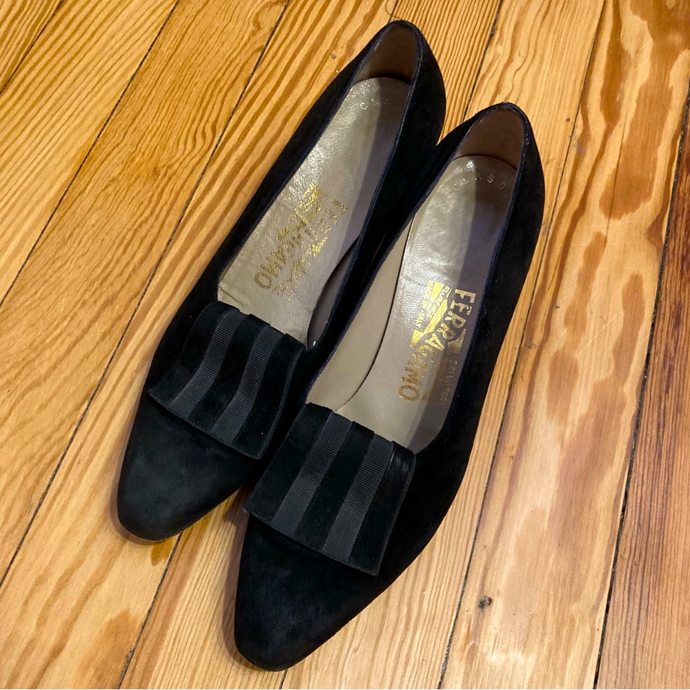 salvatore ferragamo • suede pumps 8 black tongue luxury designer heels women